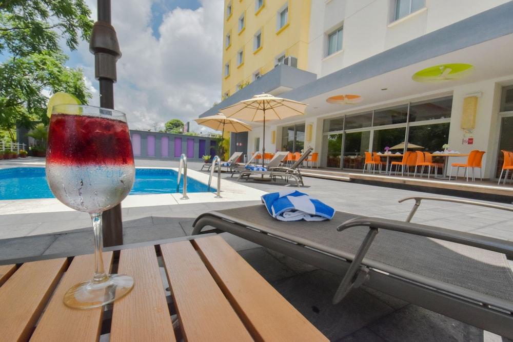 Hb Cordoba Hotel Exterior photo